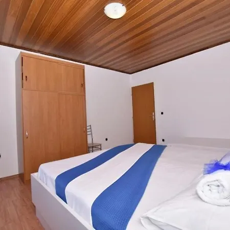 Apartment Rene Omis