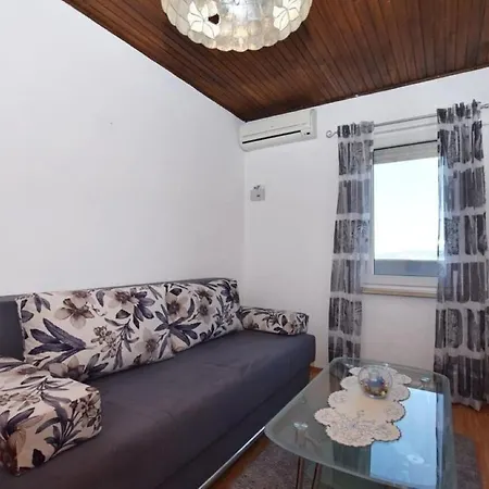 Rene Apartment